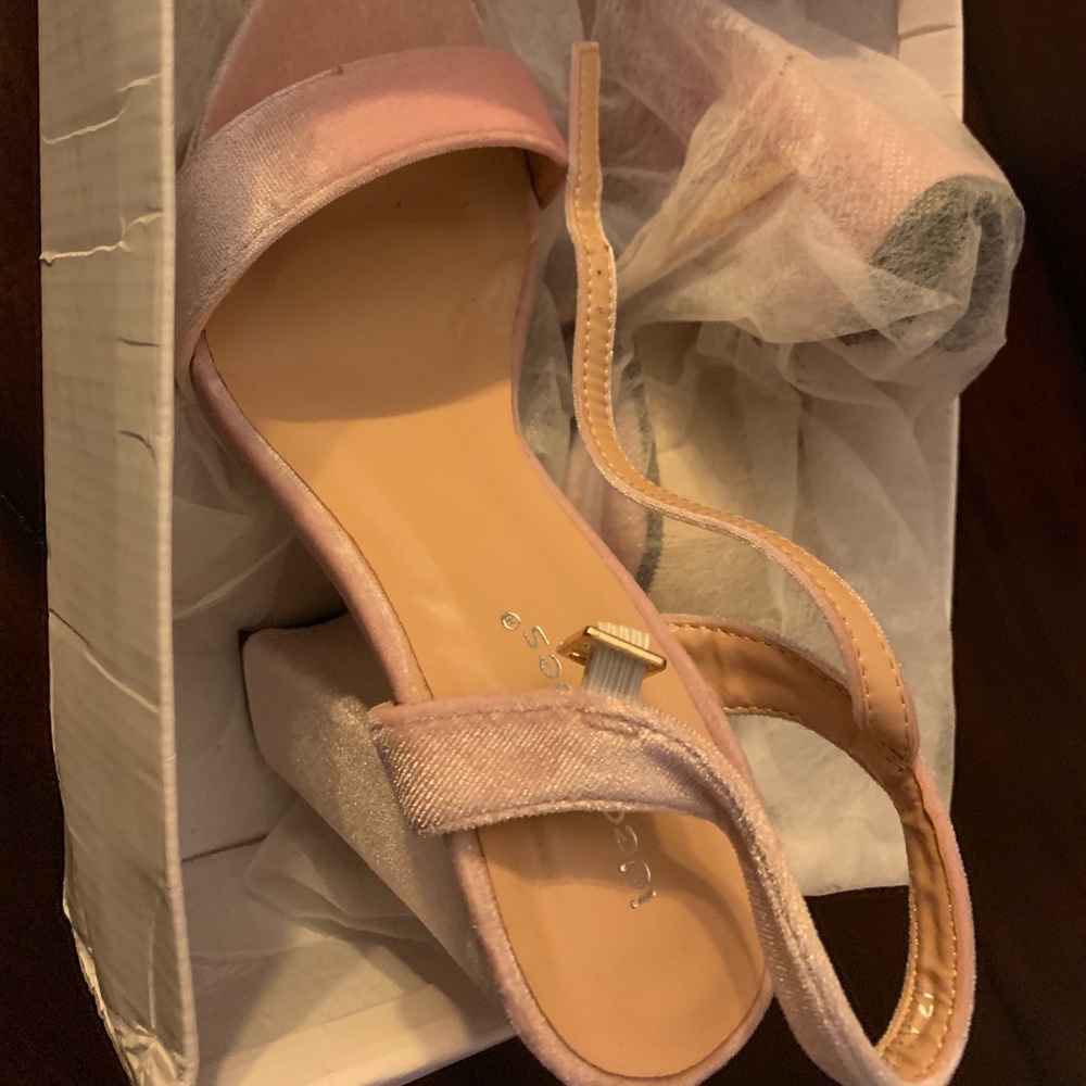 IDEAL SHOES shoes. Size 36 but fits US 7